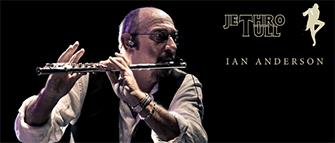 Ian Anderson dei Jethro Tull in concerto a Cesena